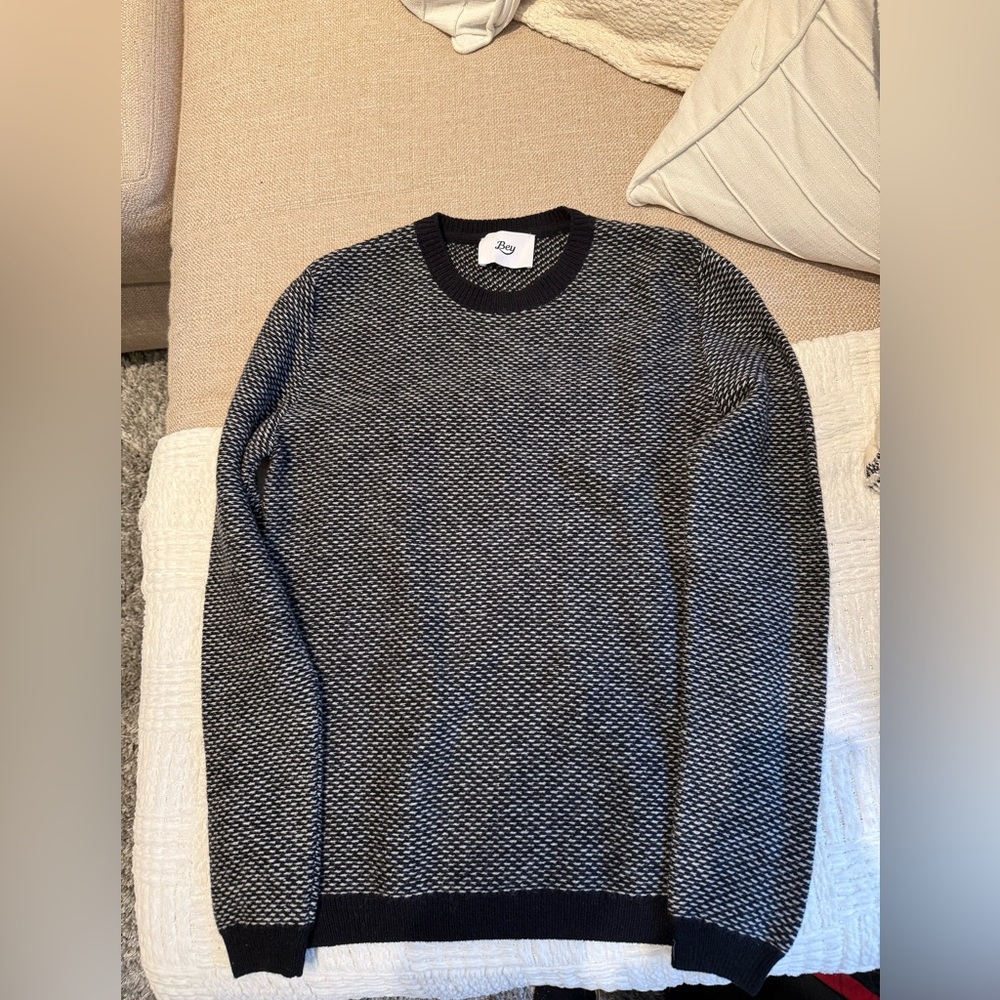 Black and white sweater small wool